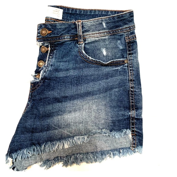 Women’s jean shorts - ripped look - Picture 1 of 3